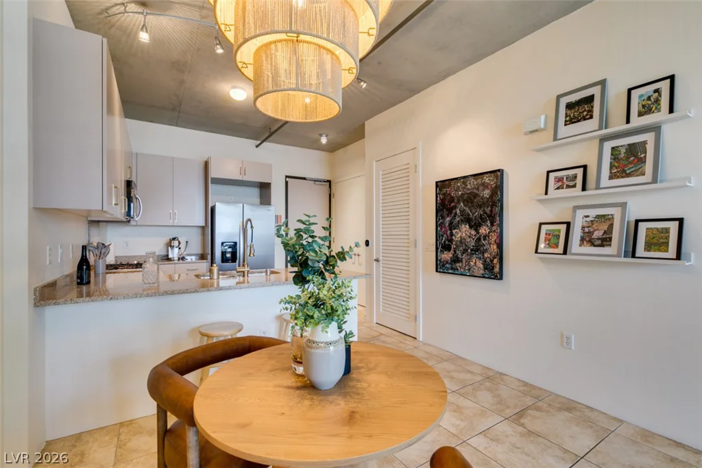 353 Bonneville, Las Vegas, NV 89101