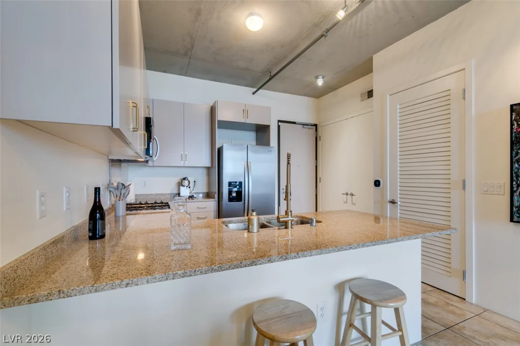 353 Bonneville, Las Vegas, NV 89101