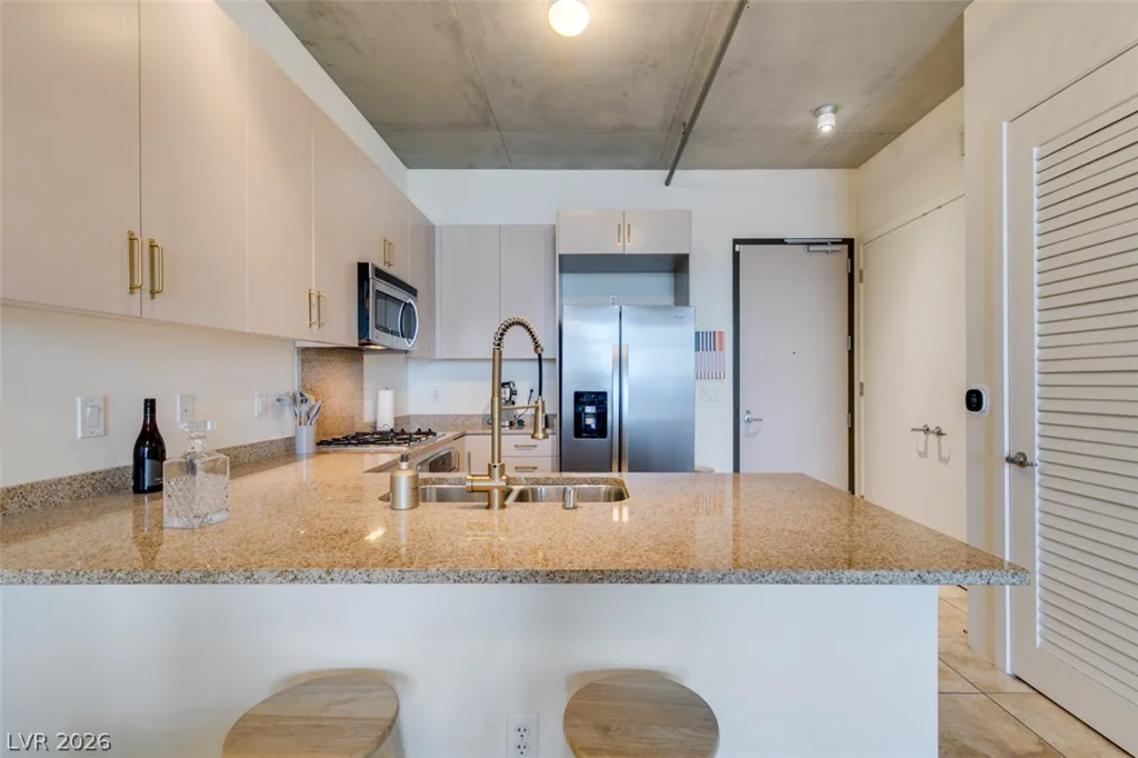 353 Bonneville, Las Vegas, NV 89101