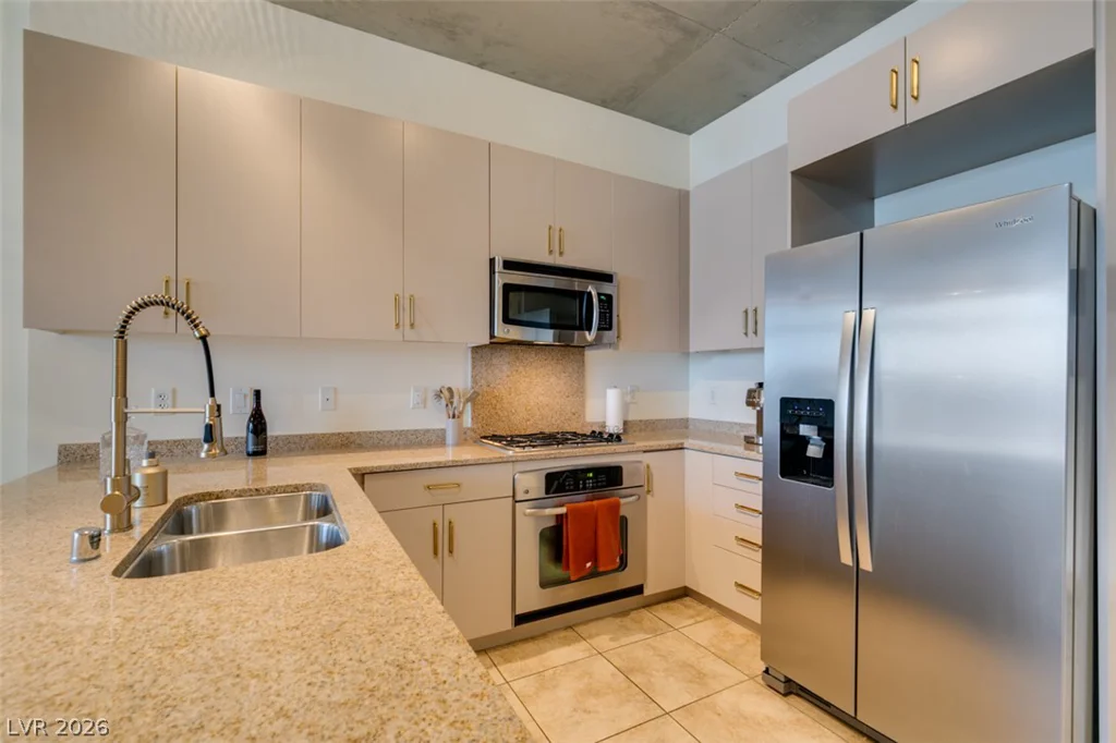 353 Bonneville, Las Vegas, NV 89101