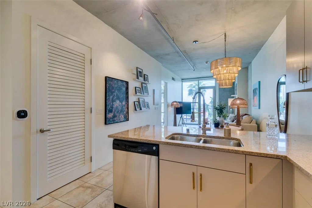 353 Bonneville, Las Vegas, NV 89101