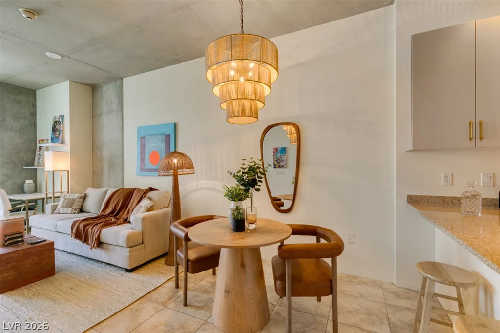 353 Bonneville, Las Vegas, NV 89101