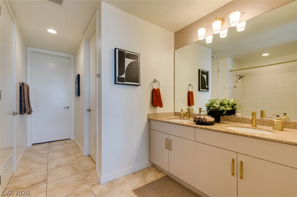 353 Bonneville, Las Vegas, NV 89101