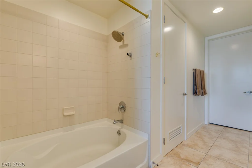 353 Bonneville, Las Vegas, NV 89101