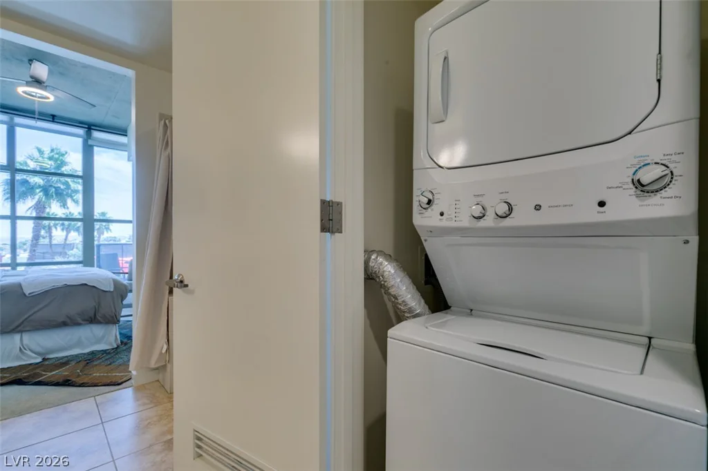 353 Bonneville, Las Vegas, NV 89101