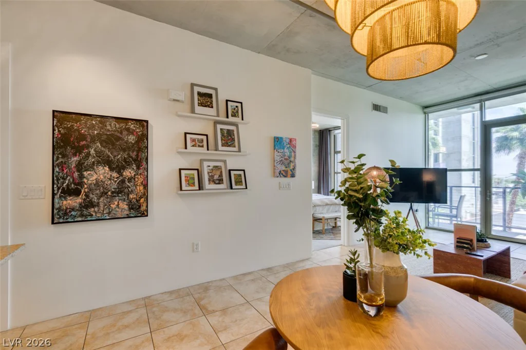 353 Bonneville, Las Vegas, NV 89101