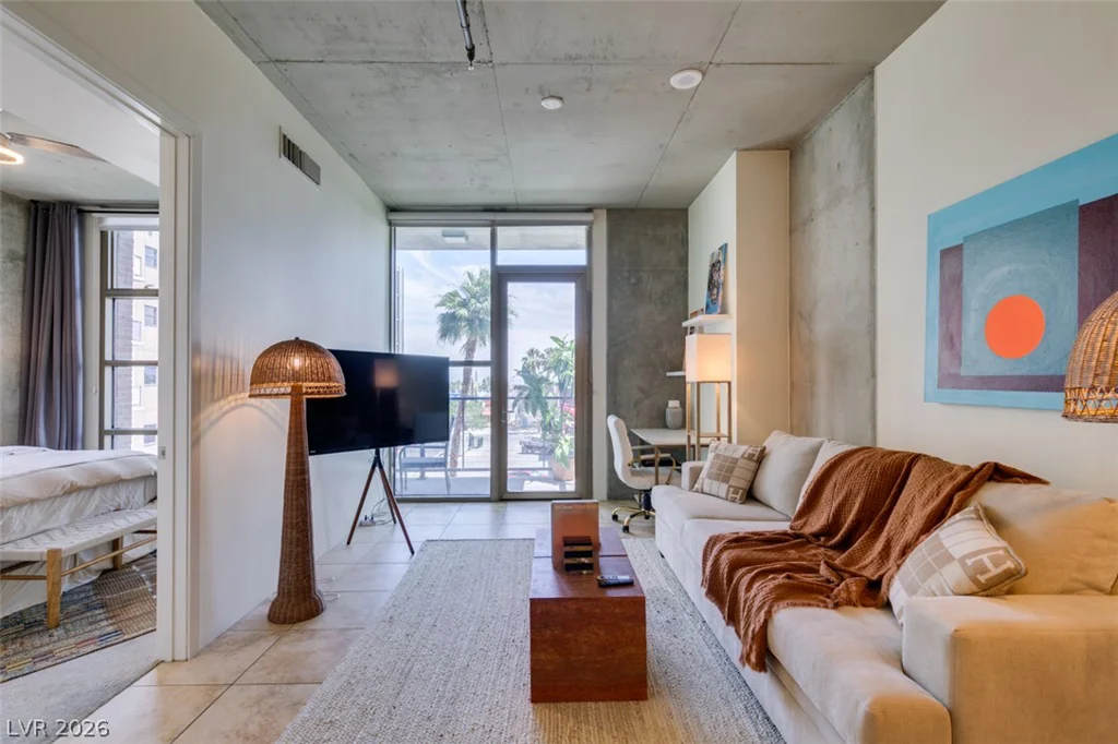 353 Bonneville, Las Vegas, NV 89101