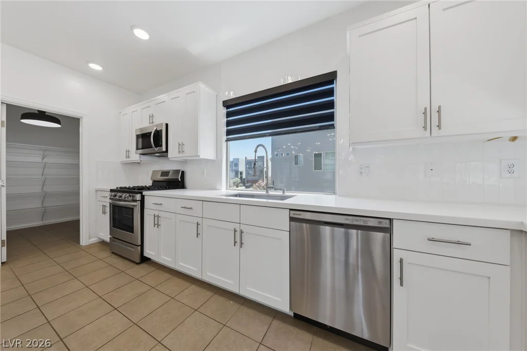 8111 Carpenter Creek, Las Vegas, NV 89113