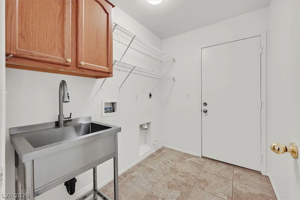 8221 Shad Bush, Las Vegas, NV 89149