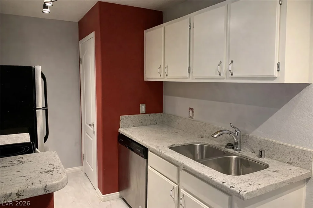 5211 Lindell, Las Vegas, NV 89118