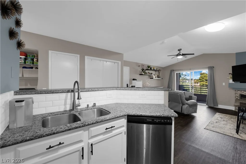 5415 Harmon, Las Vegas, NV 89103