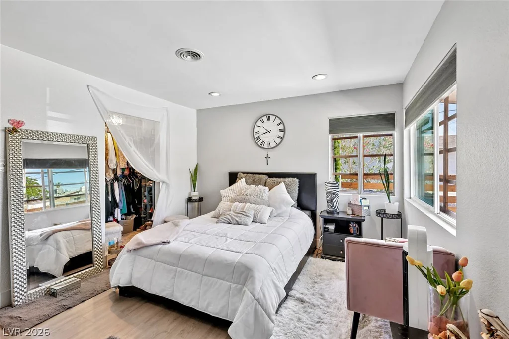 1528 Saylor, Las Vegas, NV 89108