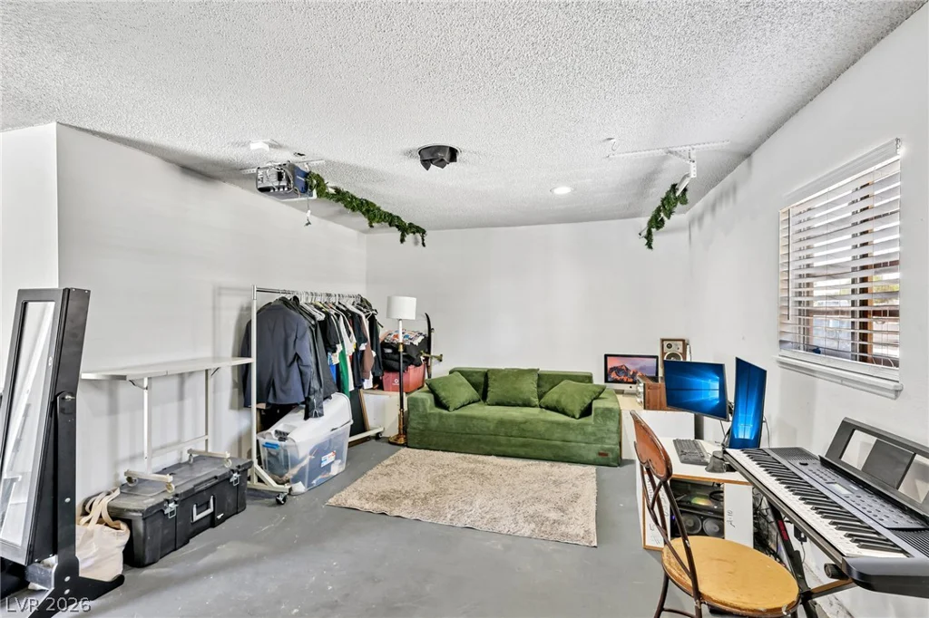 1528 Saylor, Las Vegas, NV 89108
