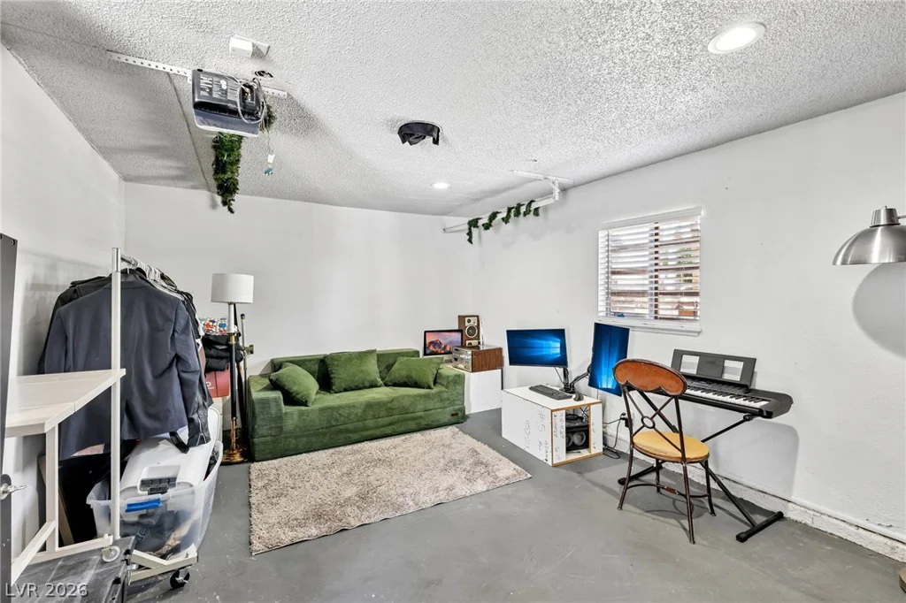 1528 Saylor, Las Vegas, NV 89108
