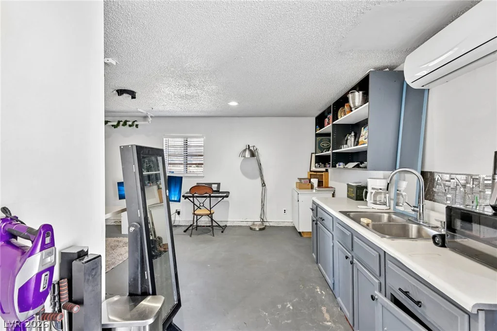 1528 Saylor, Las Vegas, NV 89108