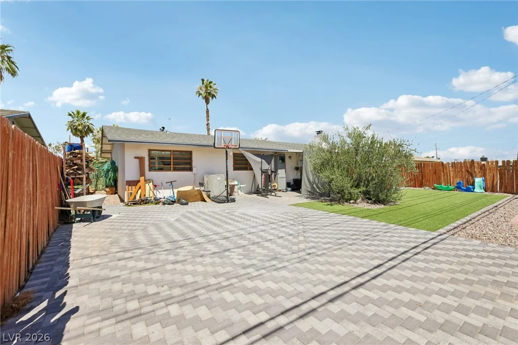 1528 Saylor, Las Vegas, NV 89108