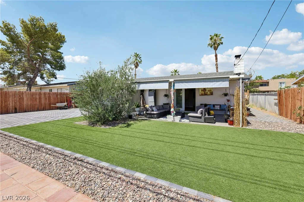 1528 Saylor, Las Vegas, NV 89108