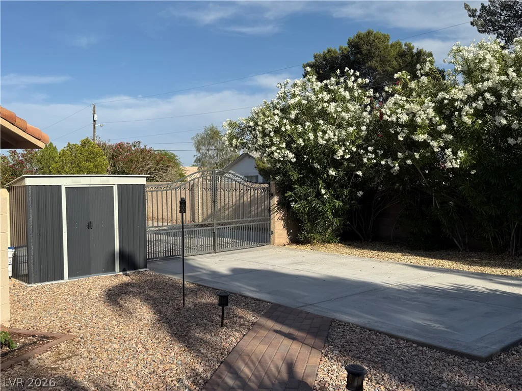 2975 Montessouri, Las Vegas, NV 89117