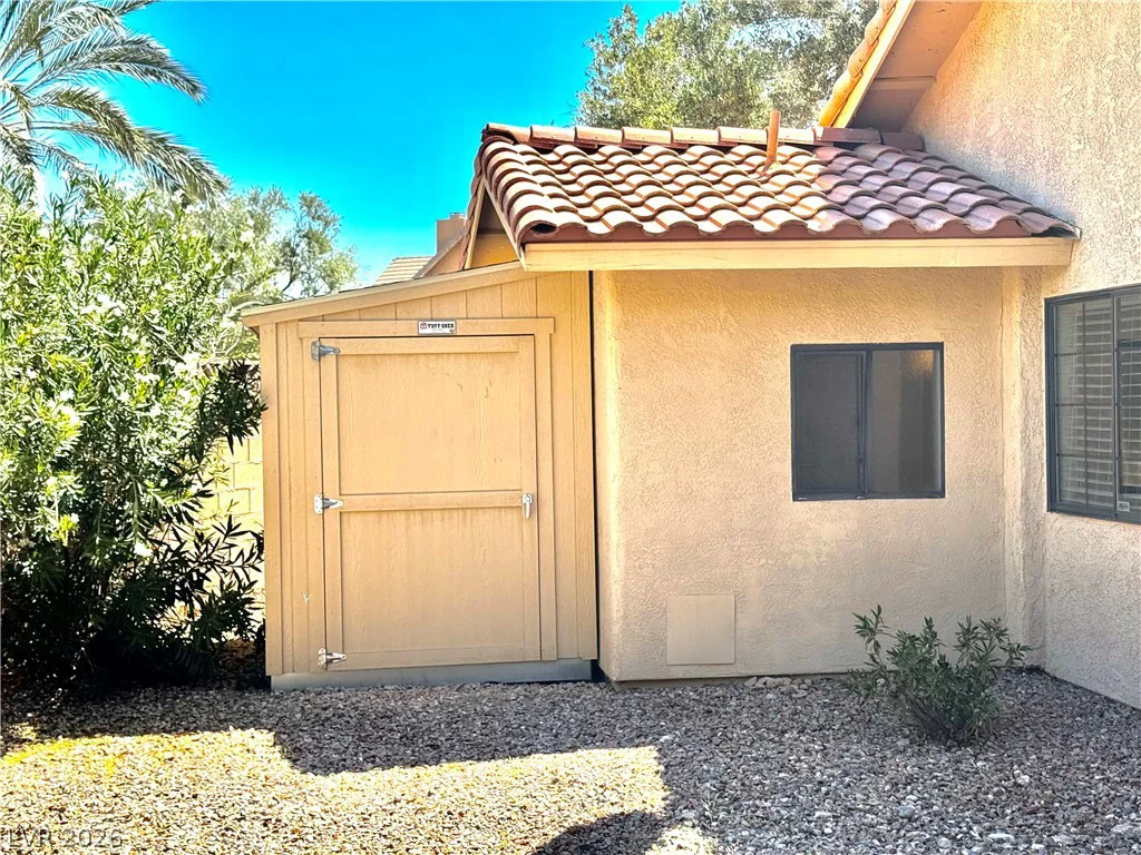 2975 Montessouri, Las Vegas, NV 89117