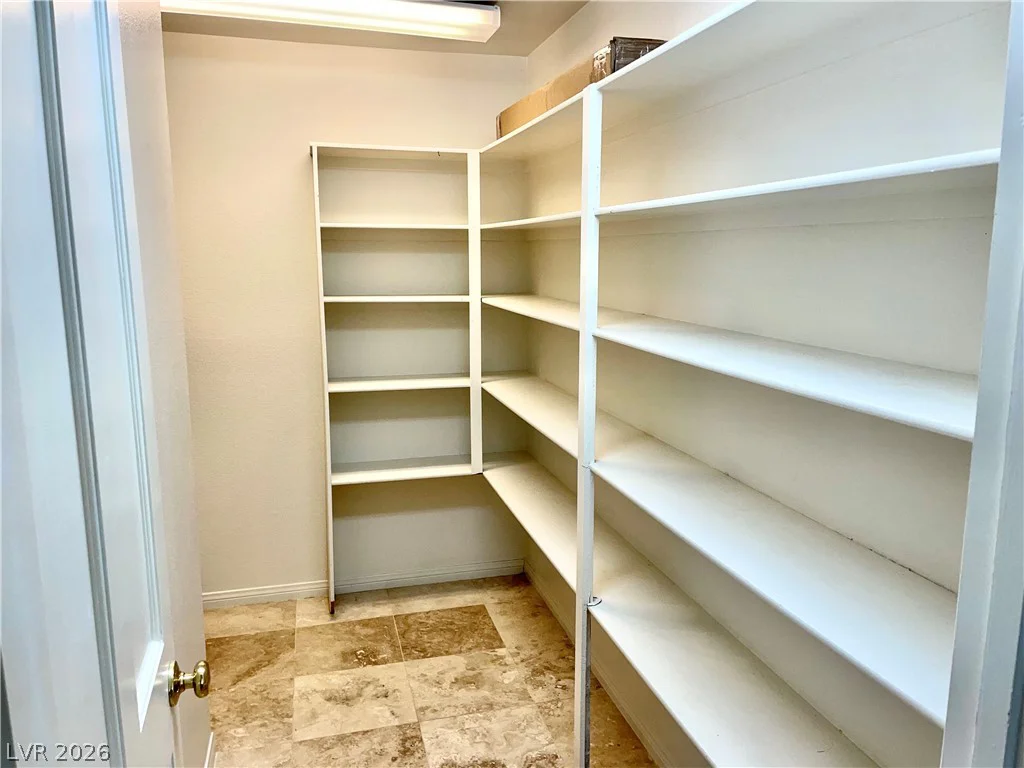2975 Montessouri, Las Vegas, NV 89117
