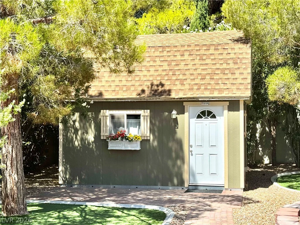 2975 Montessouri, Las Vegas, NV 89117