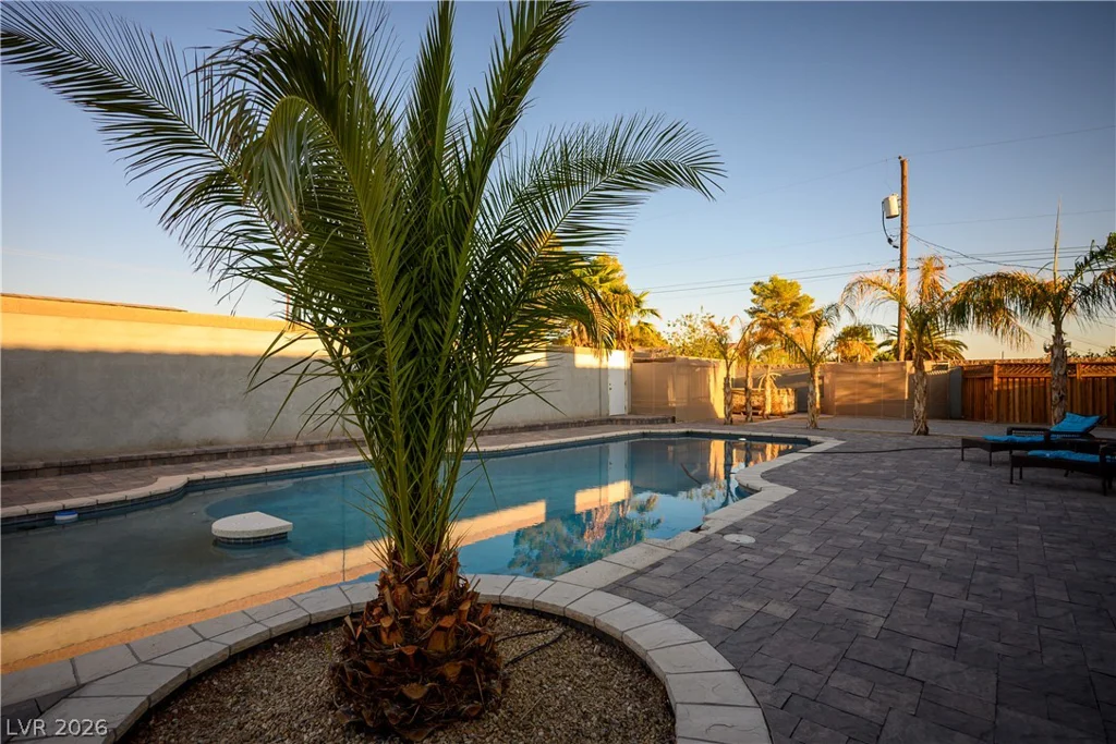 7435 Rogers, Las Vegas, NV 89139