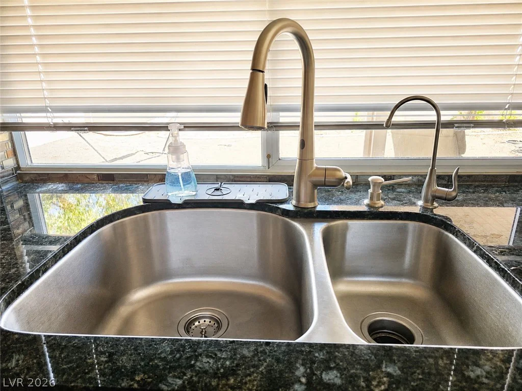 940 Cedarcliff, Las Vegas, NV 89123