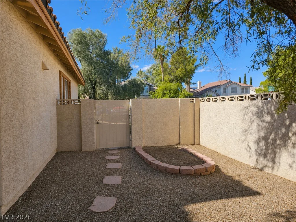 940 Cedarcliff, Las Vegas, NV 89123