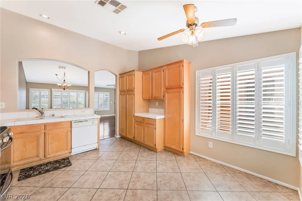 1811 Night Shadow, North Las Vegas, NV 89031