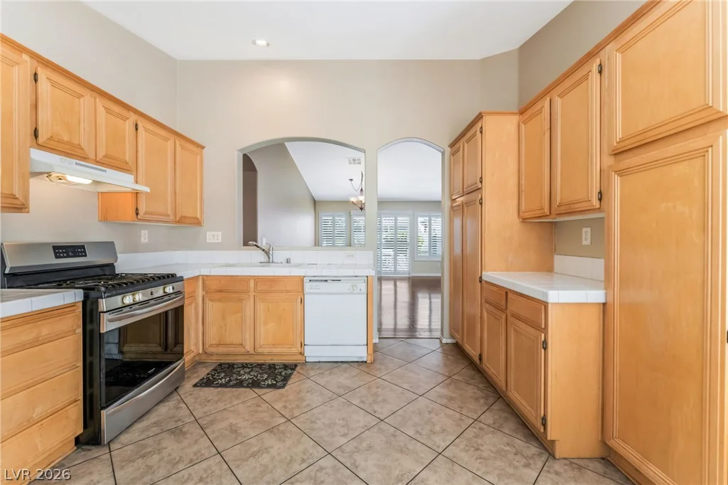 1811 Night Shadow, North Las Vegas, NV 89031