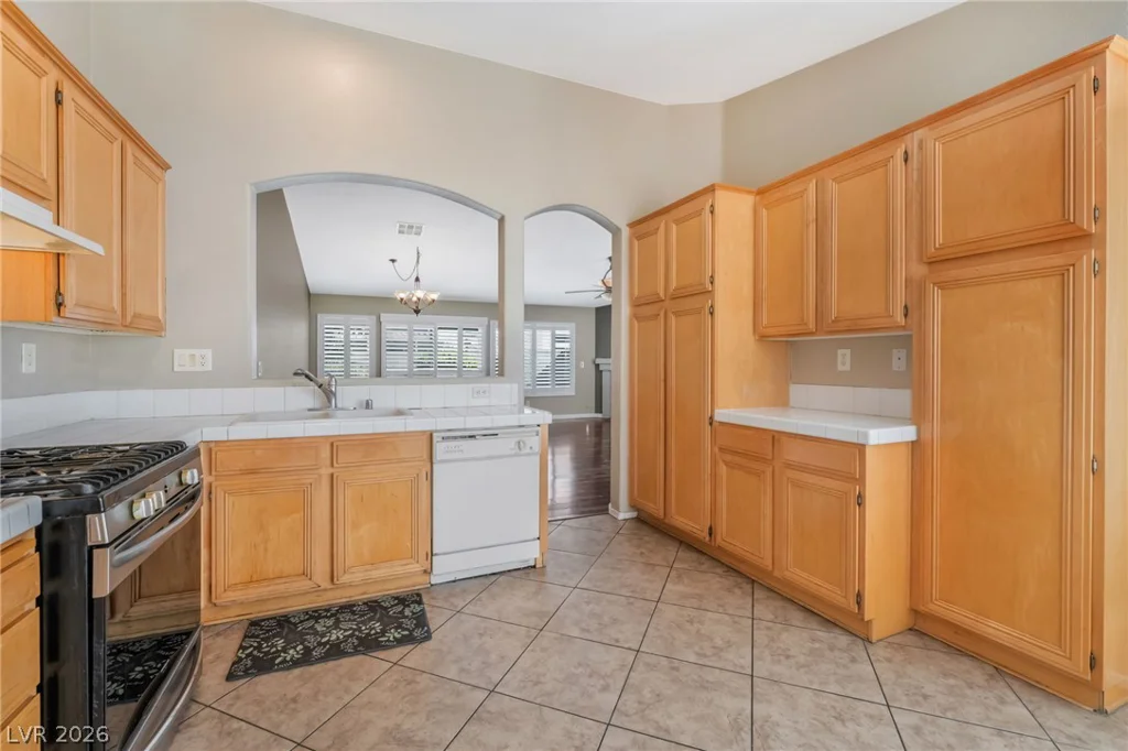 1811 Night Shadow, North Las Vegas, NV 89031