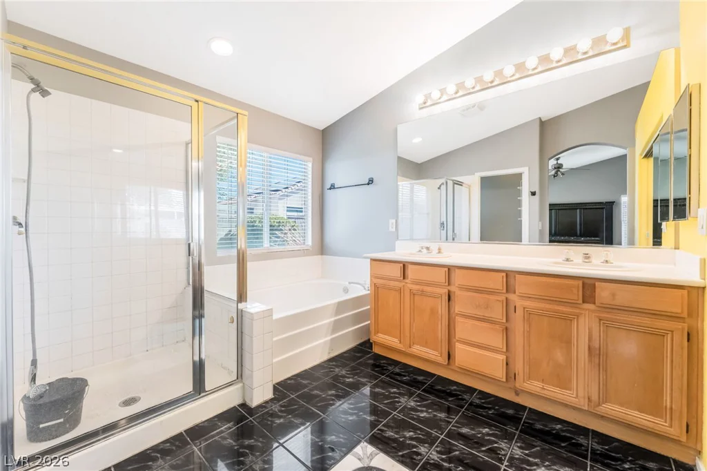 1811 Night Shadow, North Las Vegas, NV 89031