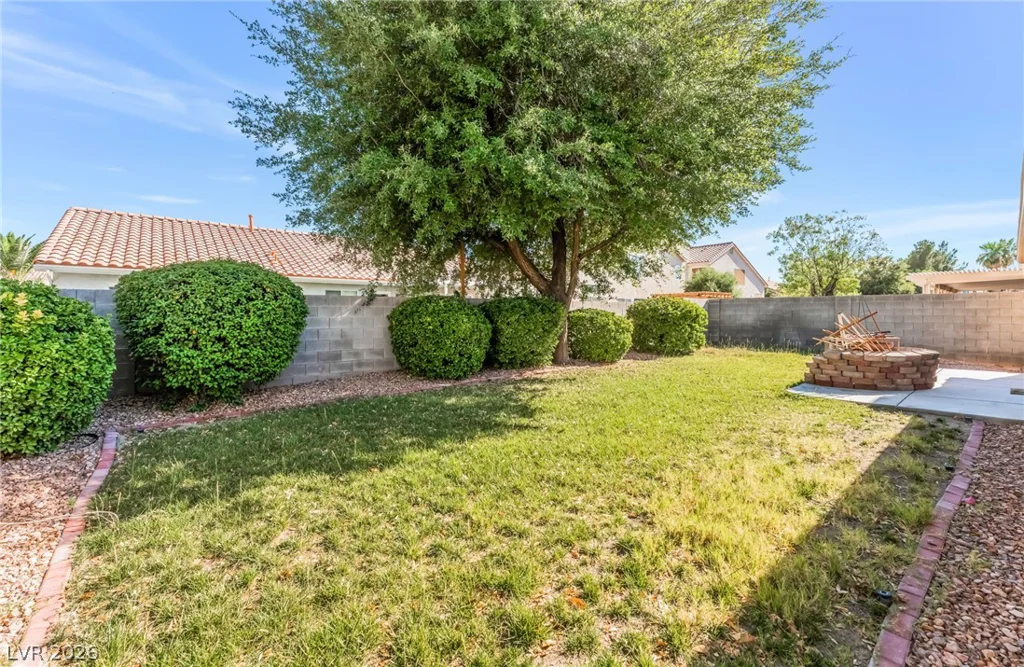 1811 Night Shadow, North Las Vegas, NV 89031