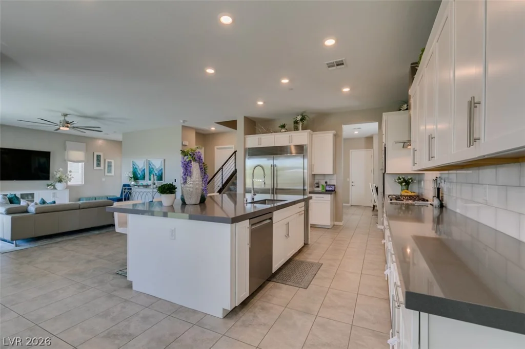779 Glowing Horizon, Henderson, NV 89052