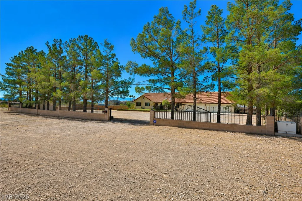 4325 Pebble, Las Vegas, NV 89139