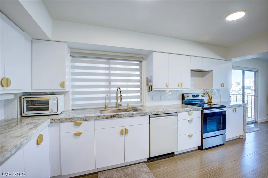 205 Harmon, Las Vegas, NV 89169