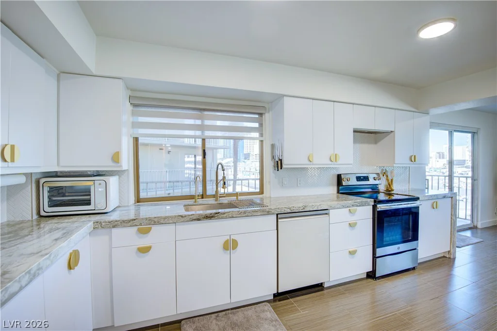 205 Harmon, Las Vegas, NV 89169