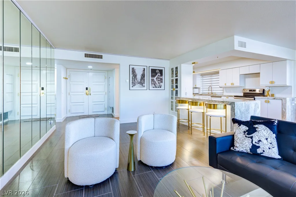 205 Harmon, Las Vegas, NV 89169