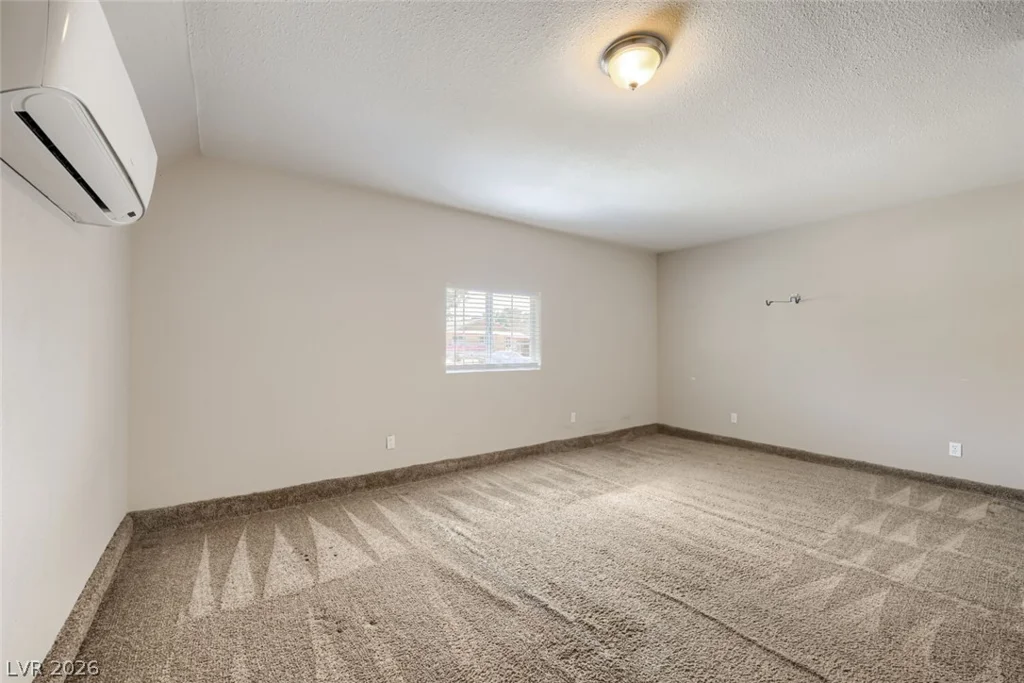 6709 Evanston, Las Vegas, NV 89108