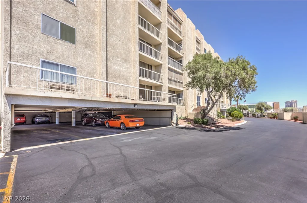 750 Royal Crest, Las Vegas, NV 89169