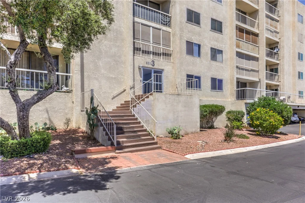 750 Royal Crest, Las Vegas, NV 89169