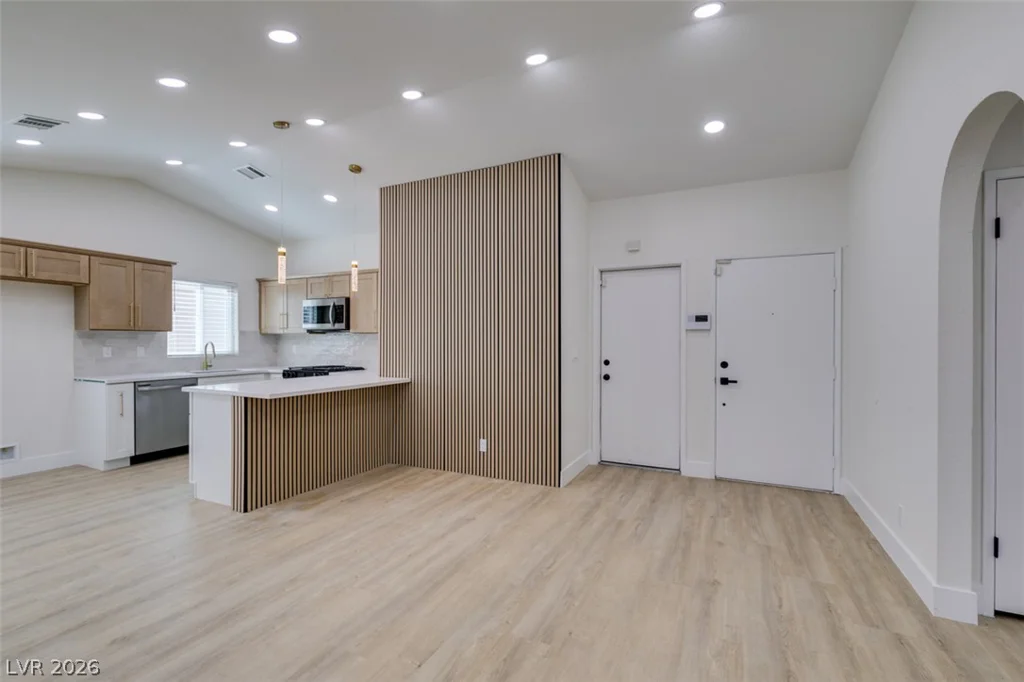 5574 Ballinger, Las Vegas, NV 89142