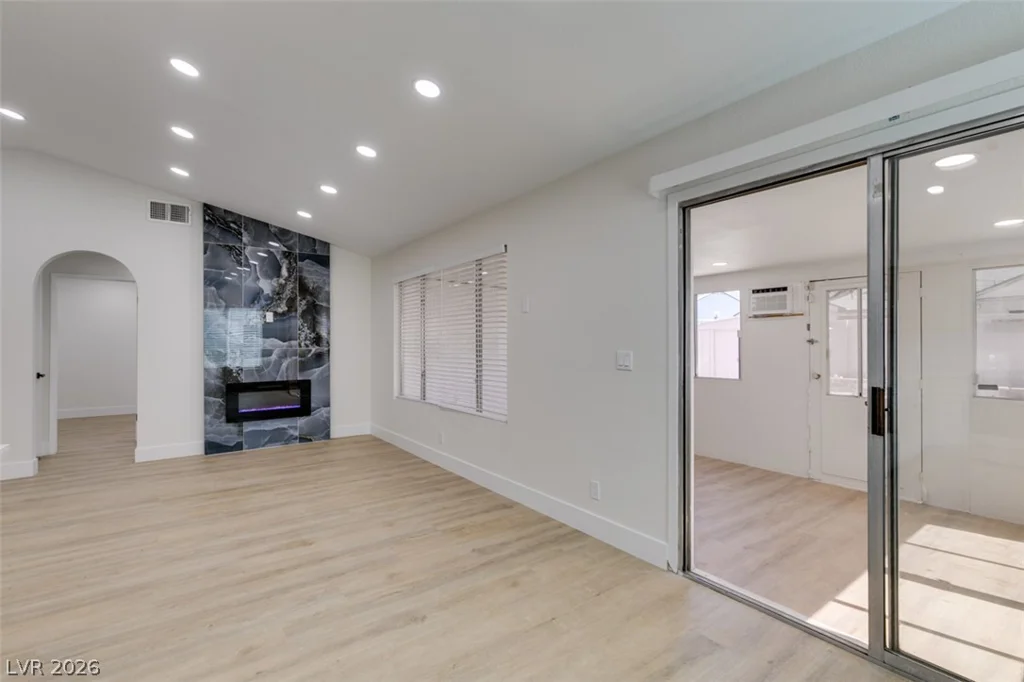 5574 Ballinger, Las Vegas, NV 89142