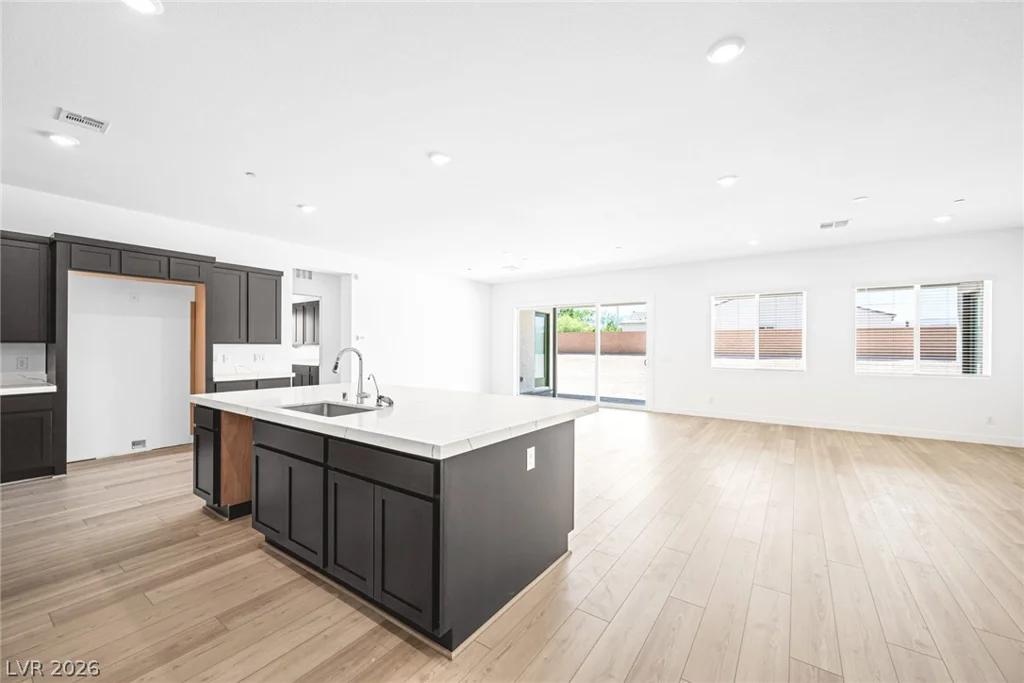 8289 Warbonnet, Las Vegas, NV 89113