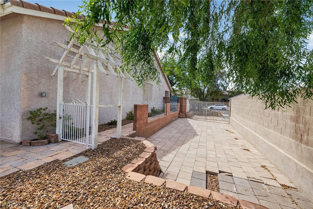 880 Coldwater Falls, Las Vegas, NV 89123