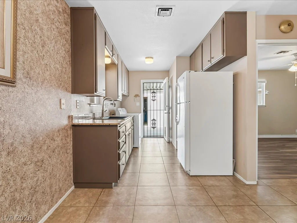 310 Greenbriar Townhouse, Las Vegas, NV 89121