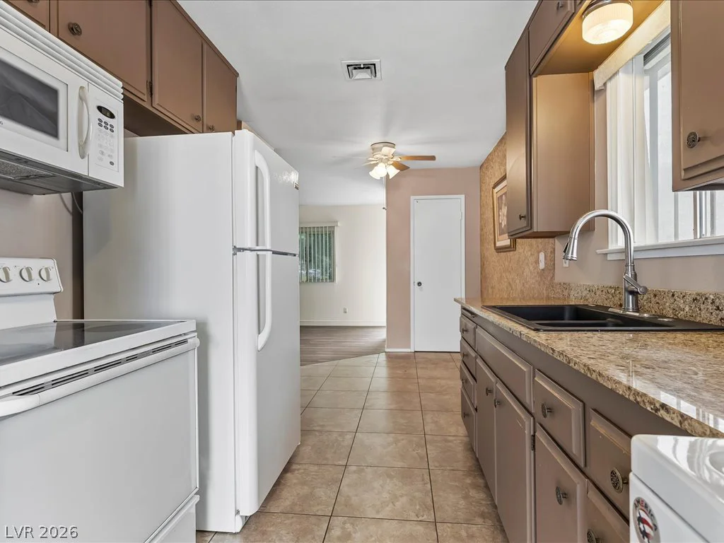 310 Greenbriar Townhouse, Las Vegas, NV 89121
