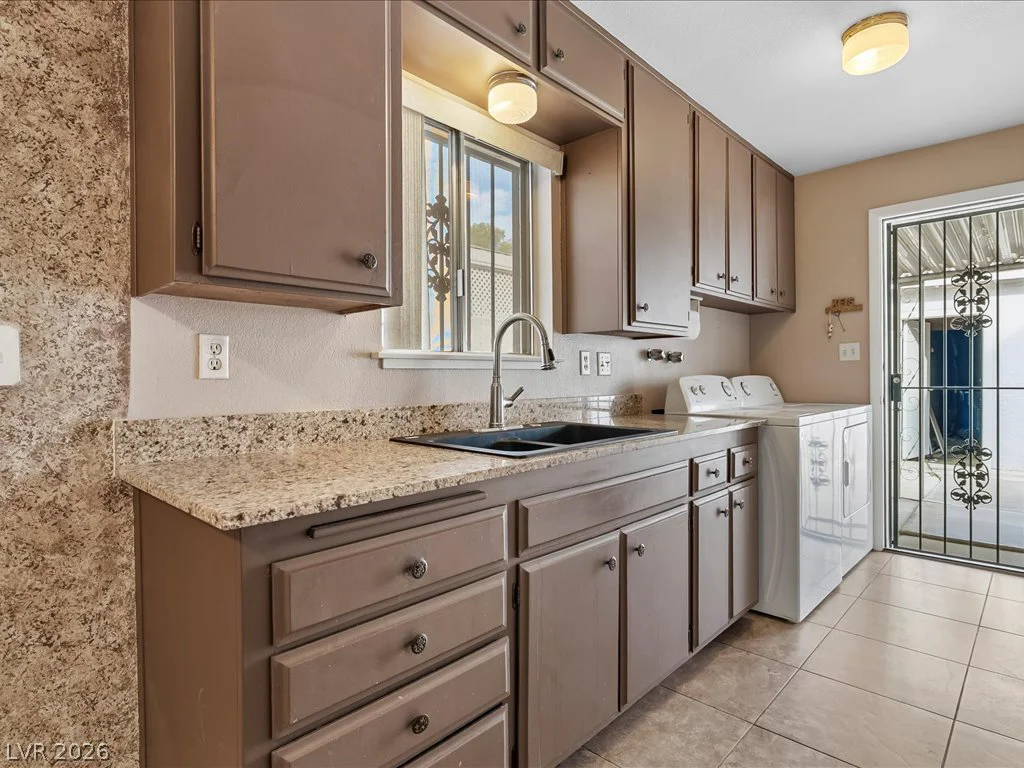 310 Greenbriar Townhouse, Las Vegas, NV 89121