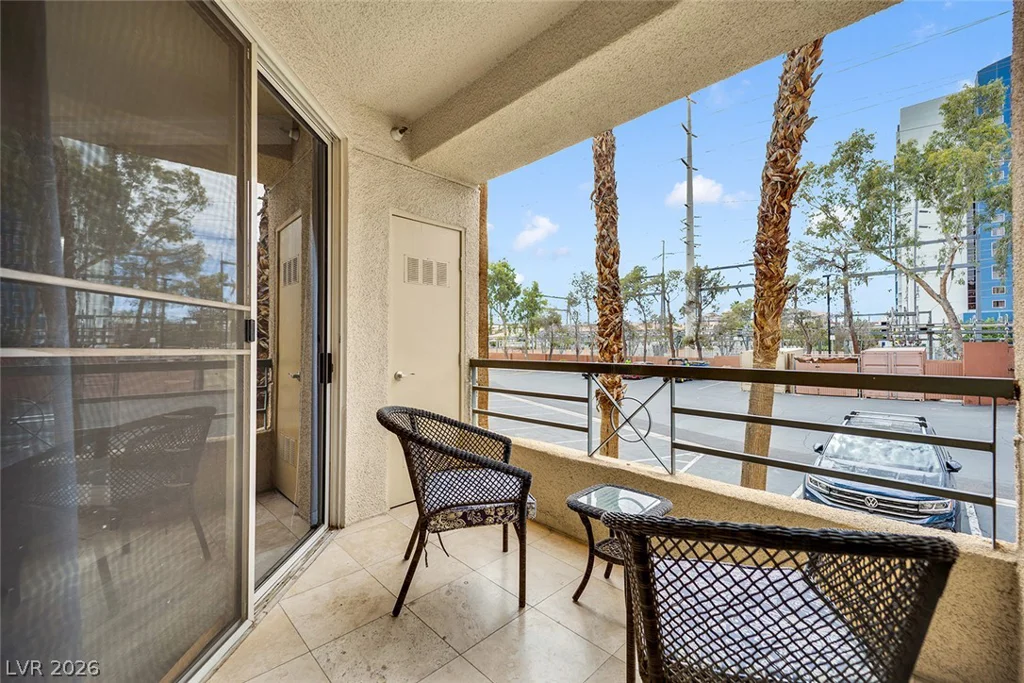 220 Flamingo, Las Vegas, NV 89169