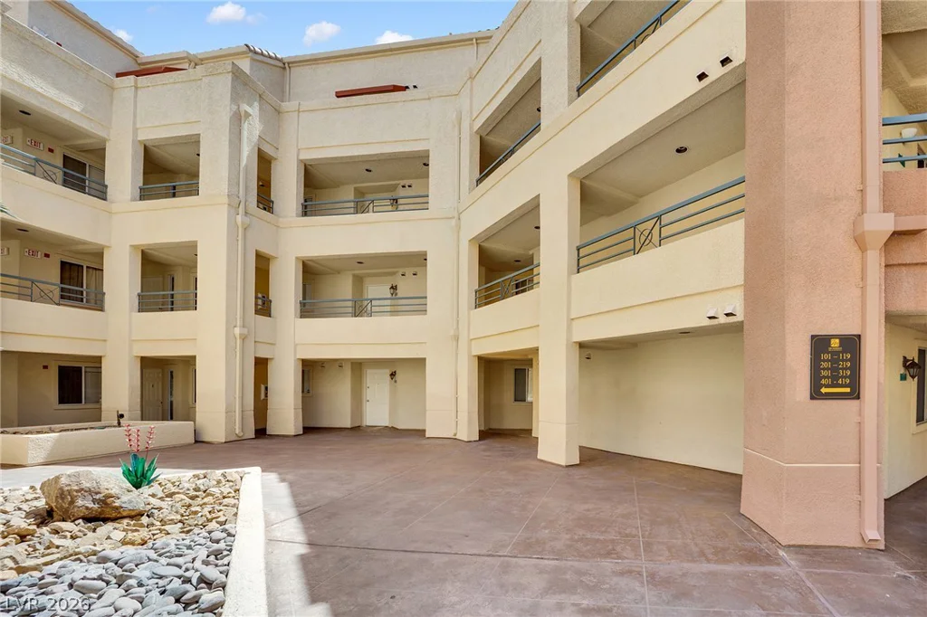 220 Flamingo, Las Vegas, NV 89169